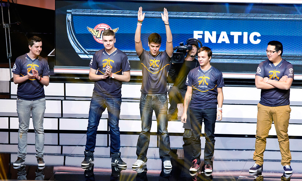 冠军皮肤选谁？S15英雄联盟总决赛FMVP选手直播透露心声。